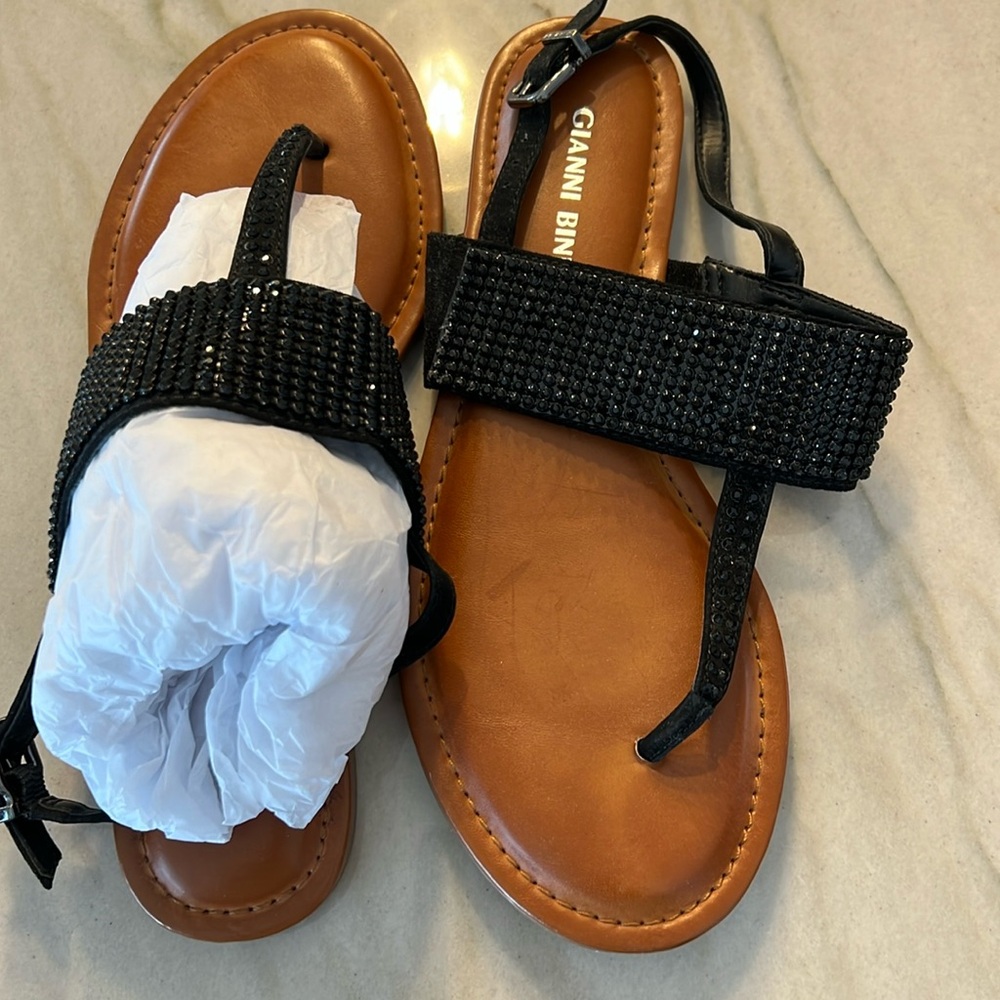 Gianni Bini “Brylee” Sandal in black. NWOT